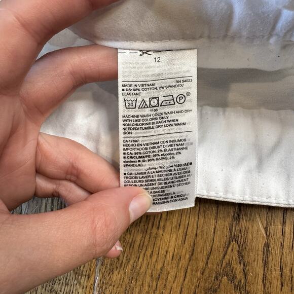 Lot of 2 Old Navy Everyday Mid Rise Shorts, Size 12, White and Black, 4" Inseam - Picture 9 of 11